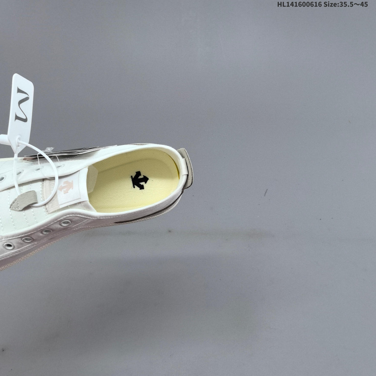 DESCENTE CHRON PACER CVS Low-Top Sneakers in White Grey D5331LSN20 - product image from the listing.