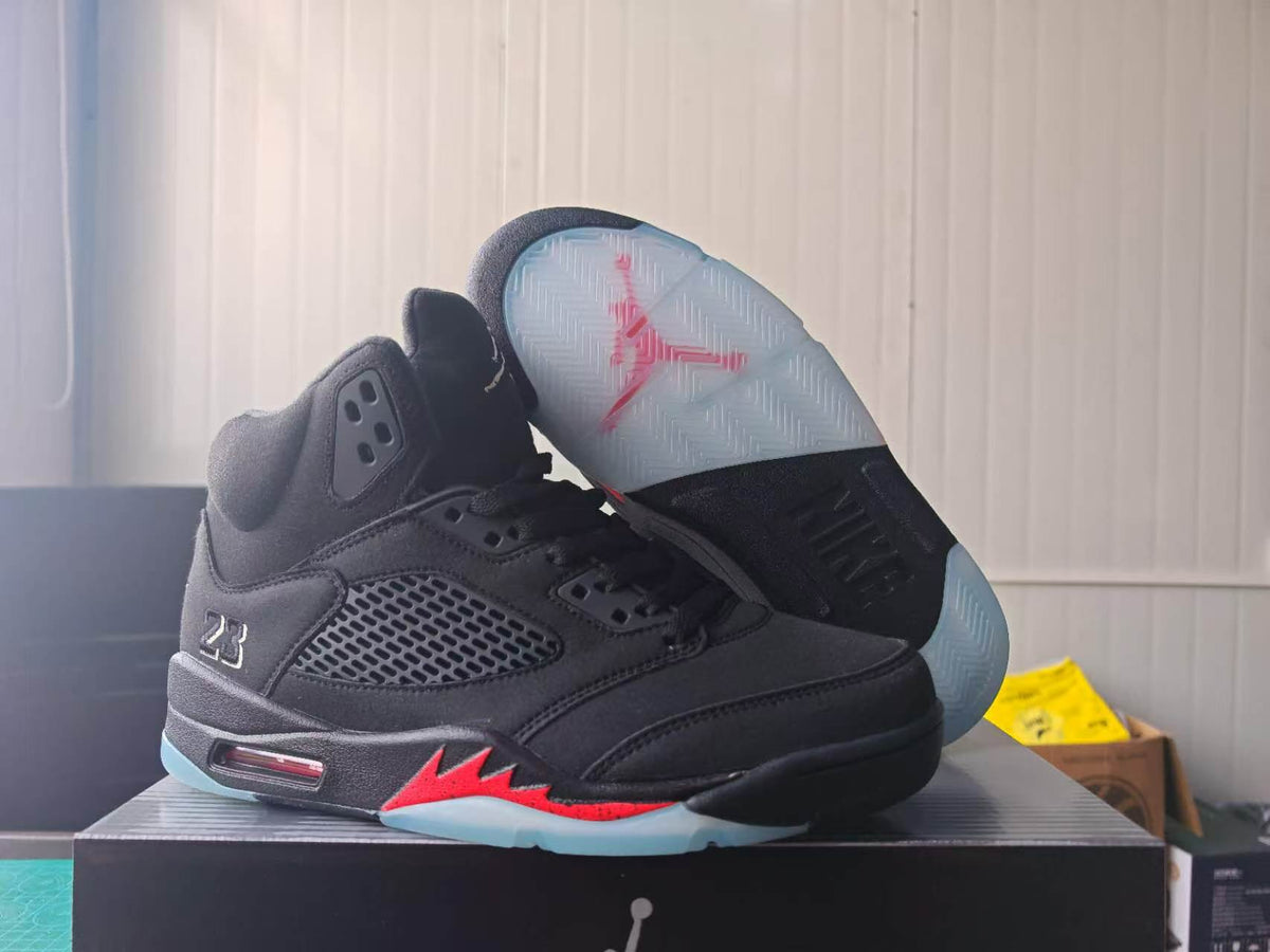 "New Halloween" Air Jordan 5 - product image from the listing.