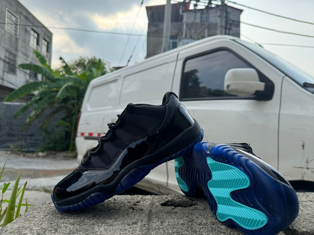 Black/Gamma Blue - Air Jordan 11 Retro - product image from the listing.