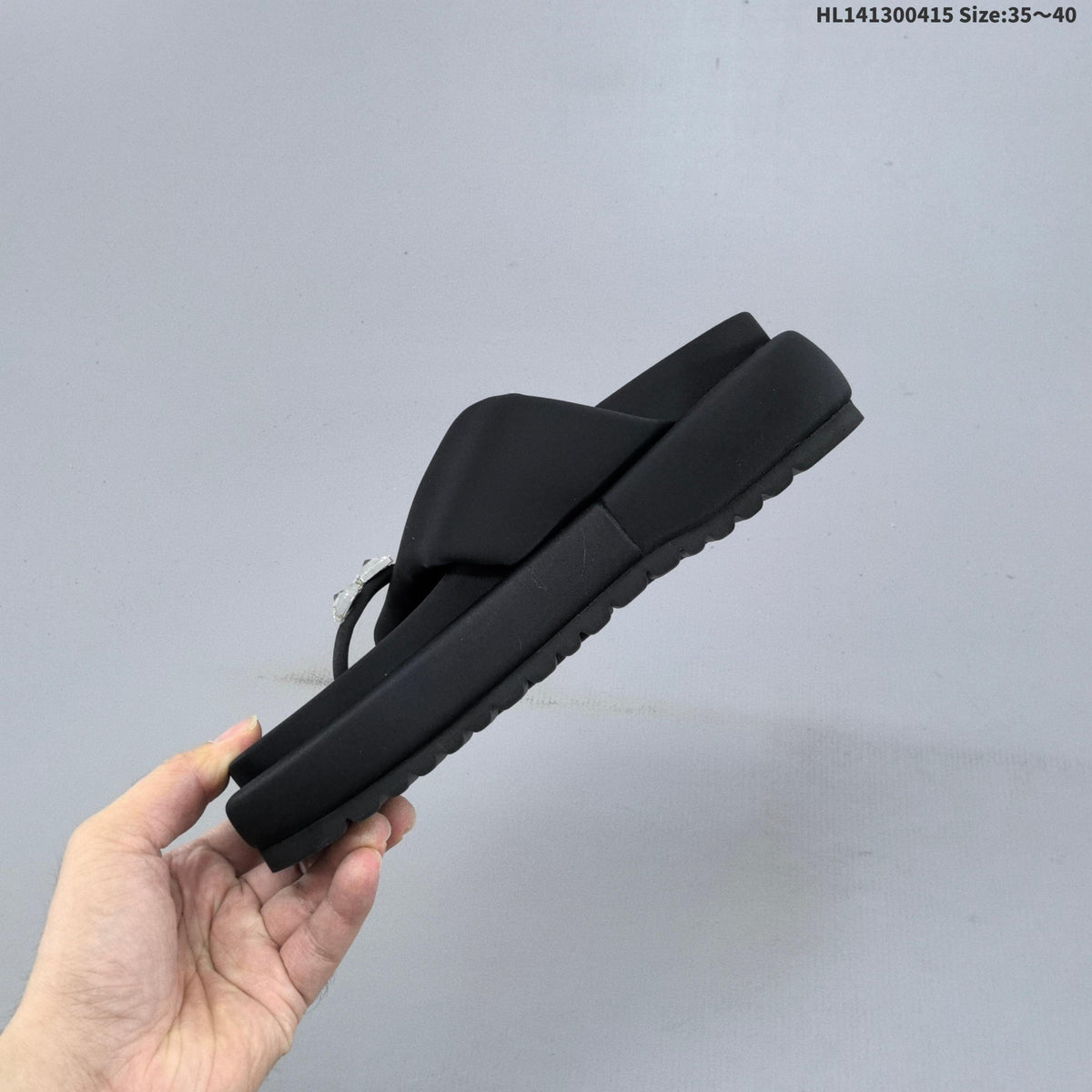 GG-CC Black Embellished Platform Thong Sandals - product image from the listing.