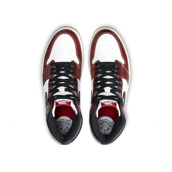 TROPHY ROOM - AIR JORDAN 1 RETRO HIGH OG - product image from the listing.
