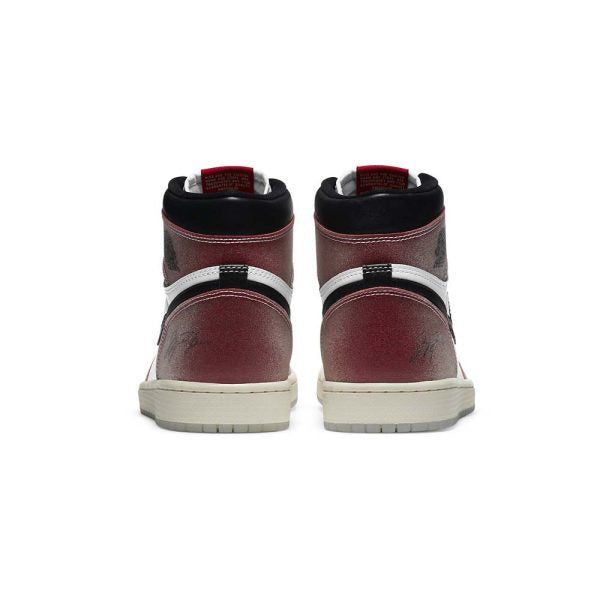 TROPHY ROOM - AIR JORDAN 1 RETRO HIGH OG - product image from the listing.