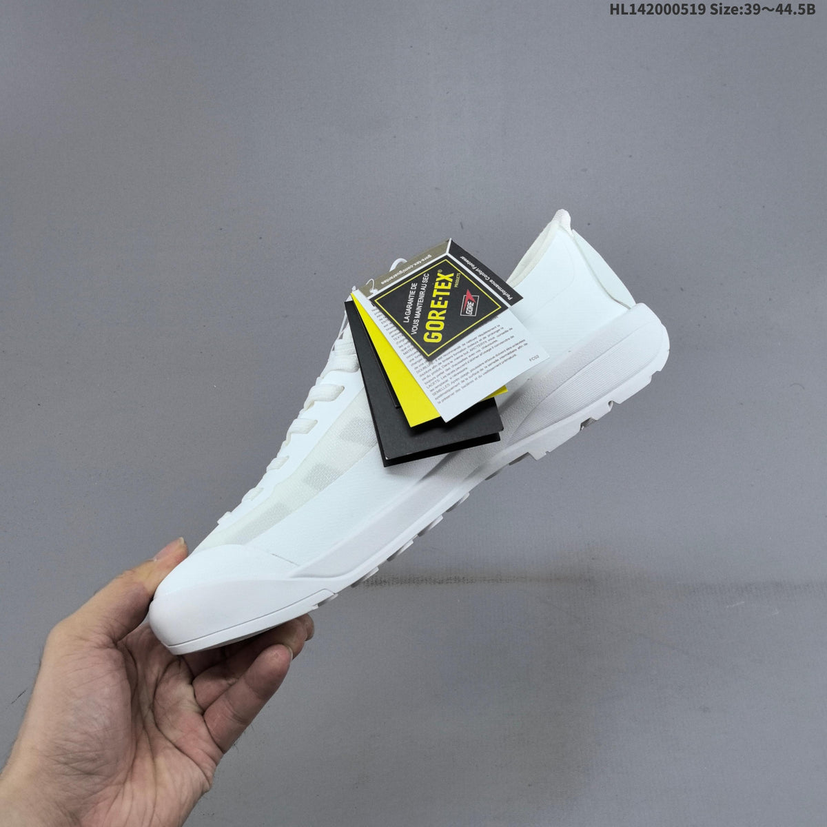 Arc'teryx Konseal LT W Sneakers in White HL142000519 - product image from the listing.