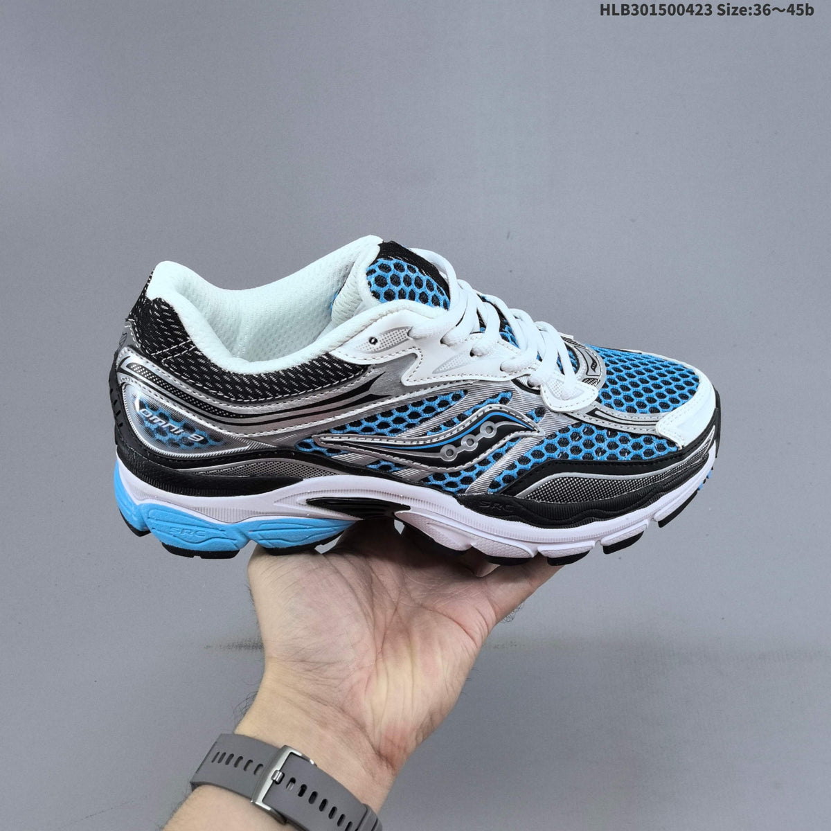 Saucony ProGrid Omni 9 Retro Sneakers for Running - product image from the listing.
