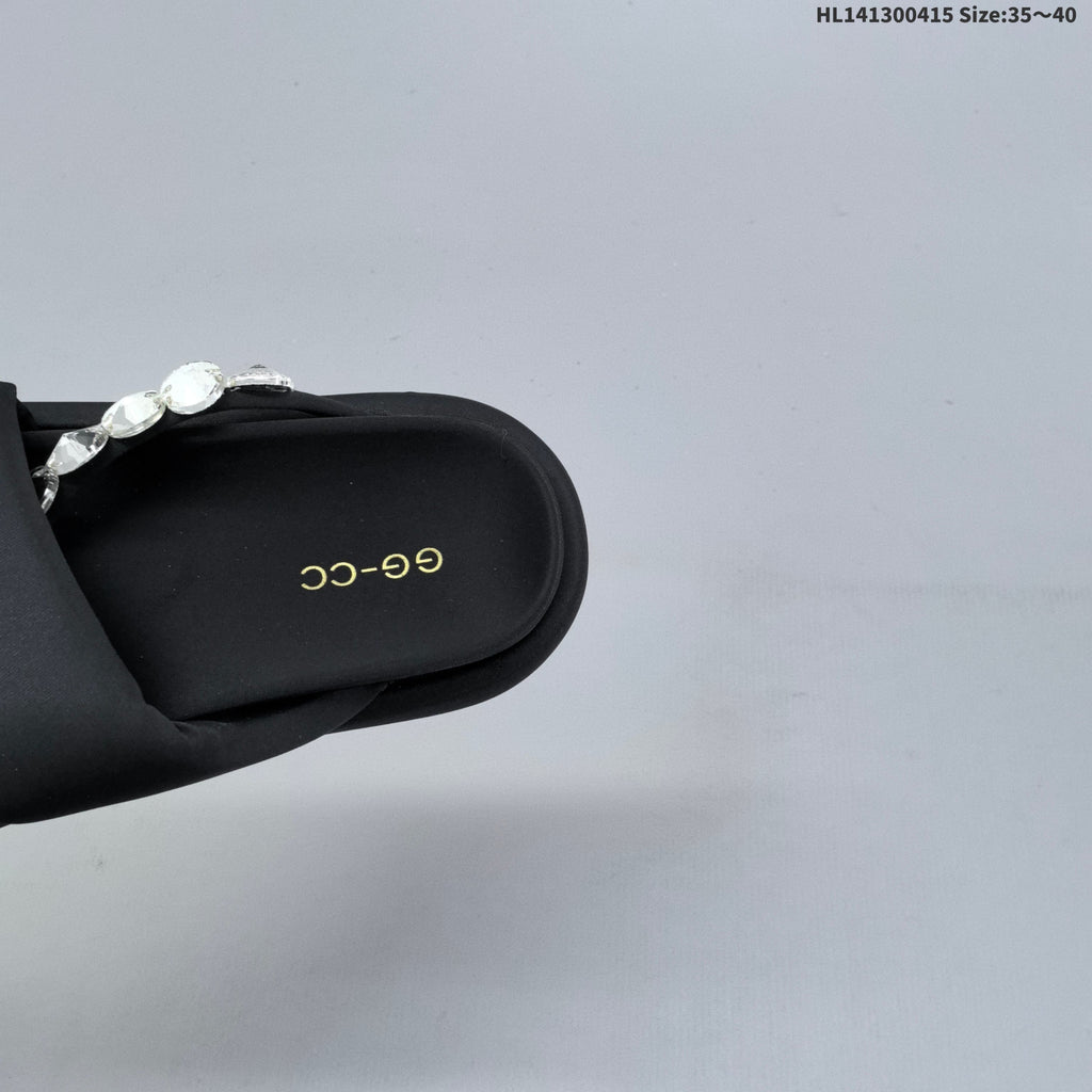 GG-CC Black Embellished Platform Thong Sandals - product image from the listing.