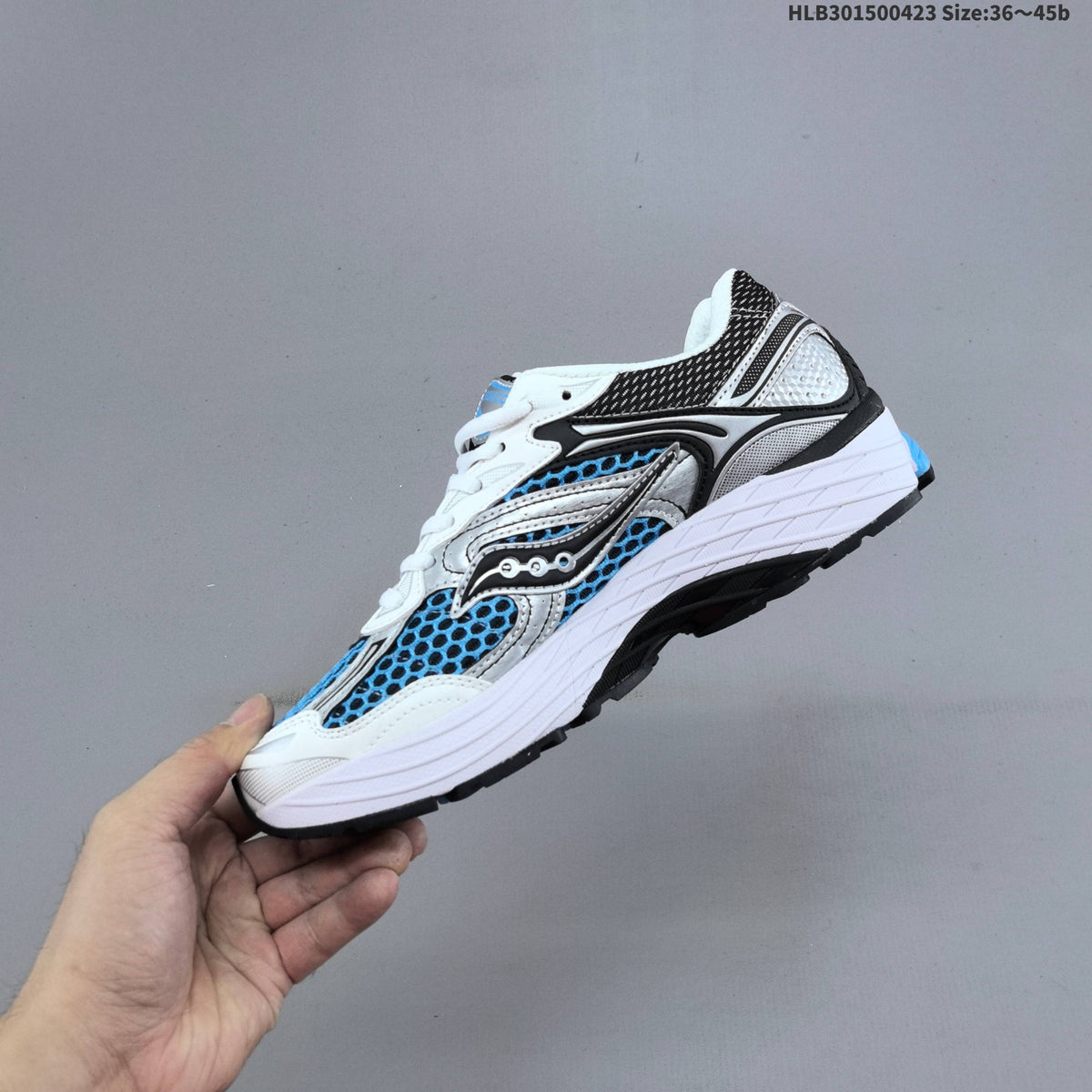 Saucony ProGrid Omni 9 Retro Sneakers for Running - product image from the listing.