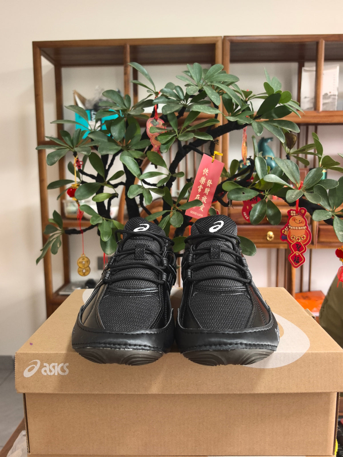 ASICS F1 Sneakers in Black and White - product image from the listing.