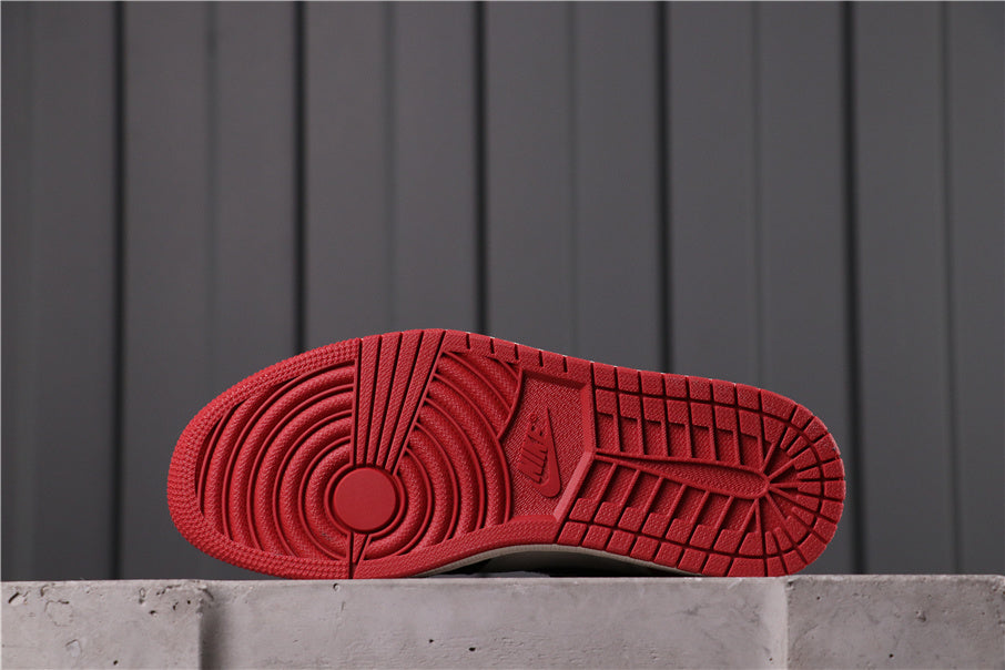 Air Jordan 1 High Bred Toe in Black Red White 555088-610 - product image from the listing.