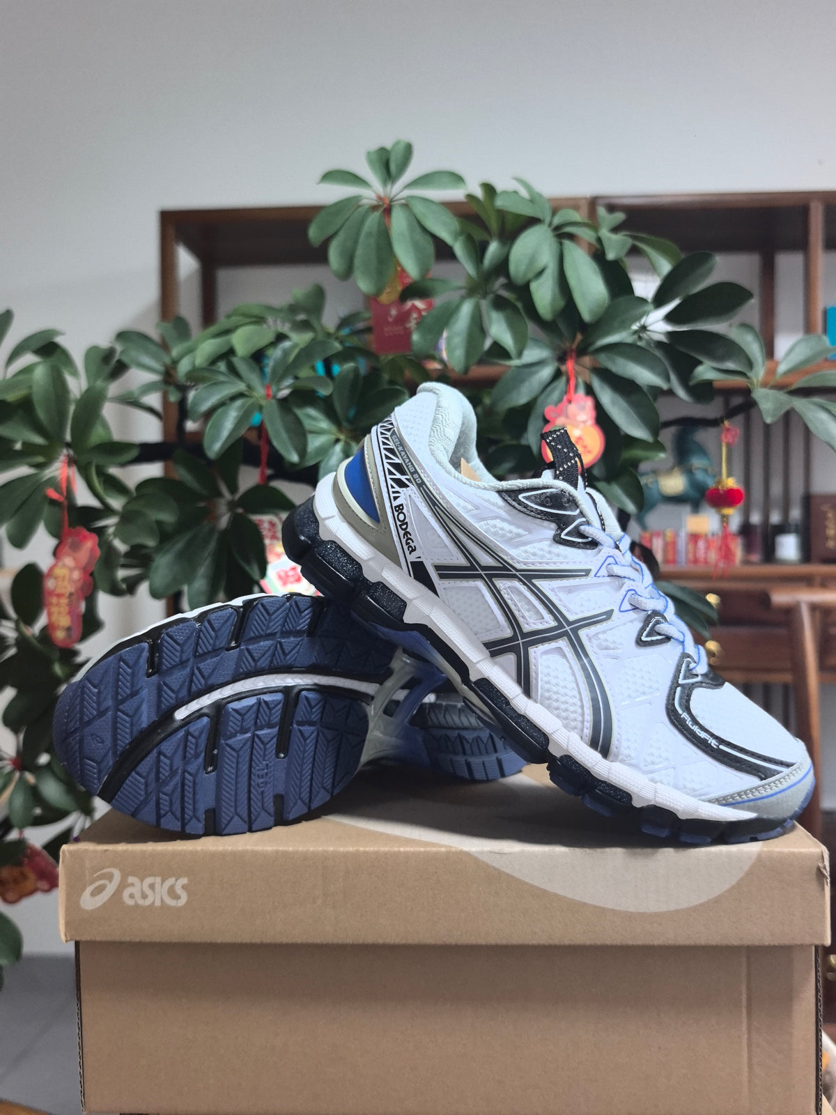 N7 Sneakers in White and Gray - product image from the listing.