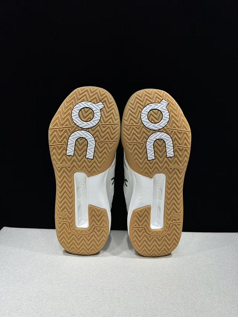 On The Roger Clubhouse Pro Sneakers in White Ivory Gum - product image from the listing.