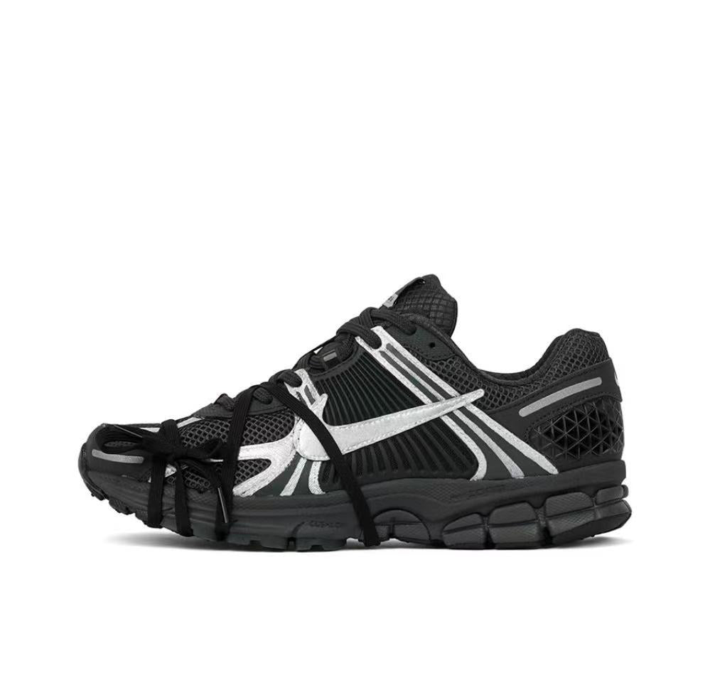 Nike BV1358-002 Black Low-Top Shoes for Running - product image from the listing.