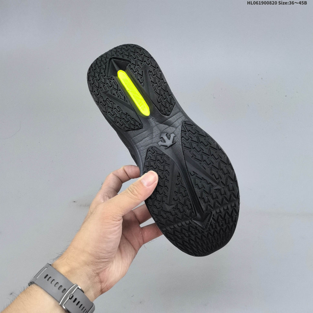 DESCENTE LAVITATE TRAIL WIRE 3.0 Sneakers in Black - product image from the listing.