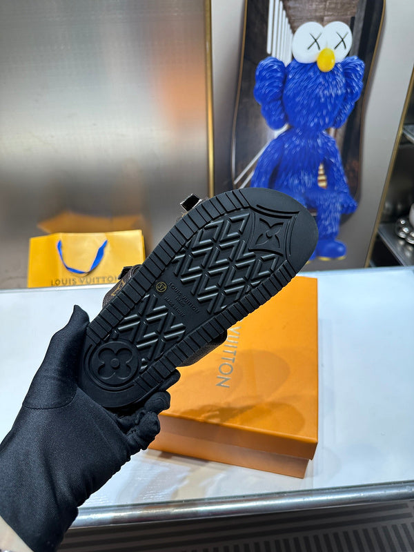 Women's MLS4 Slippers And Man shoes 35-45 With box - product image from the listing.