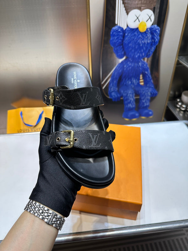 Women's MLS4 Slippers And Man shoes 35-45 With box - product image from the listing.