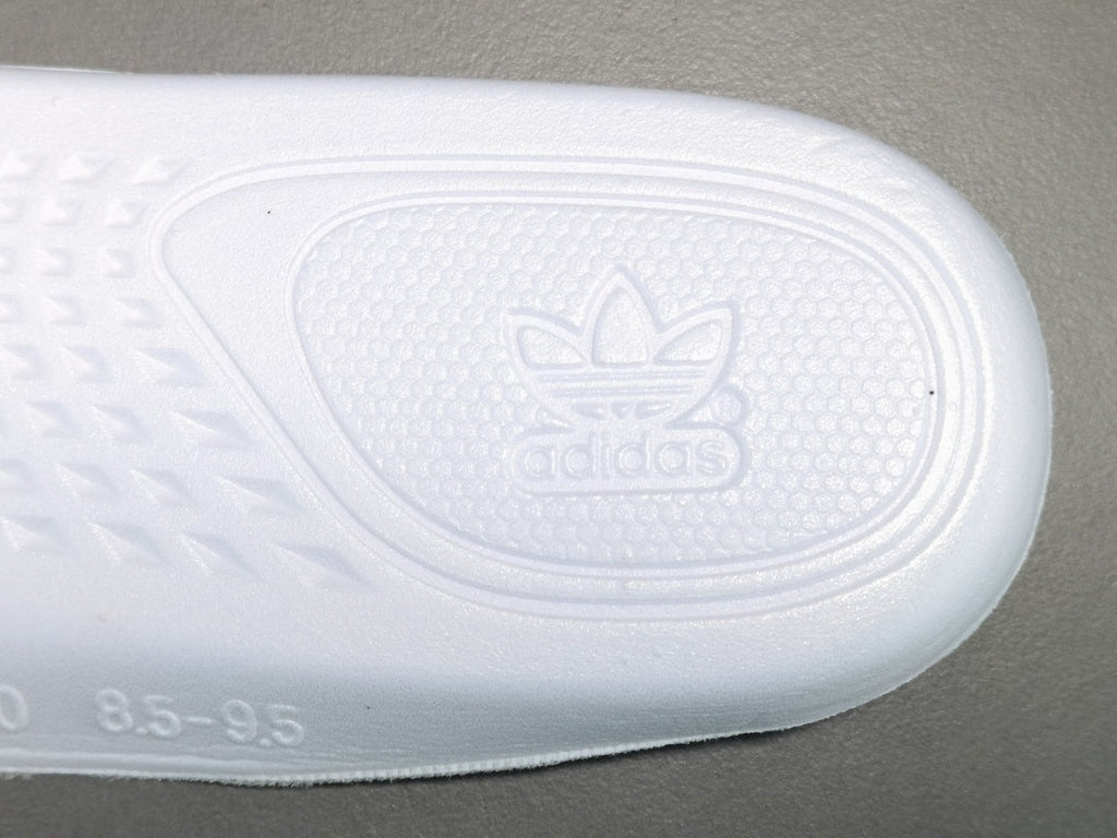 adidas Yeezy Boost 350 V2 Beluga Reflective Trainers - product image from the listing.