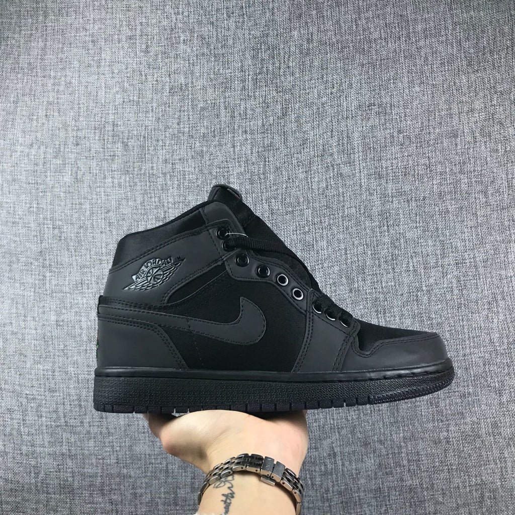Black Rose Sneakers - Air Jordan 1 Retro High - product image from the listing.