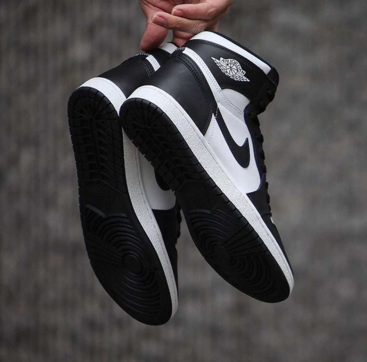 85 Black White BQ4422-001 Sneakers - Air Jordan 1 High - product image from the listing.