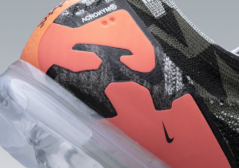 Nike Air VaporMax Moc 2 x ACRONYM in Black Coral AQ0996-102 - product image from the listing.
