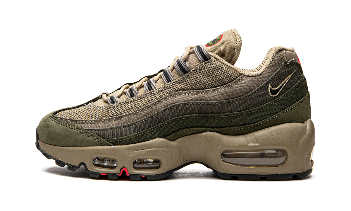 "Rough Green" Air Max 95 SE DQ8570 200 - product image from the listing.