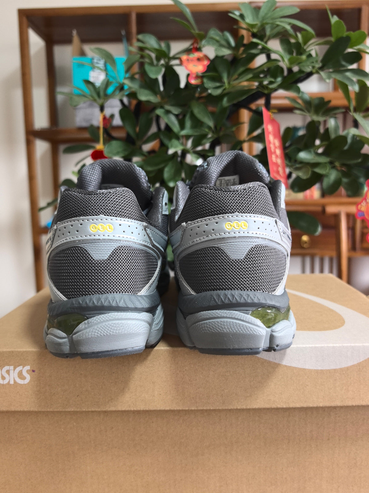 ASICS GEL-KAYANO 16 Sneakers in Gray Silver Yellow - product image from the listing.