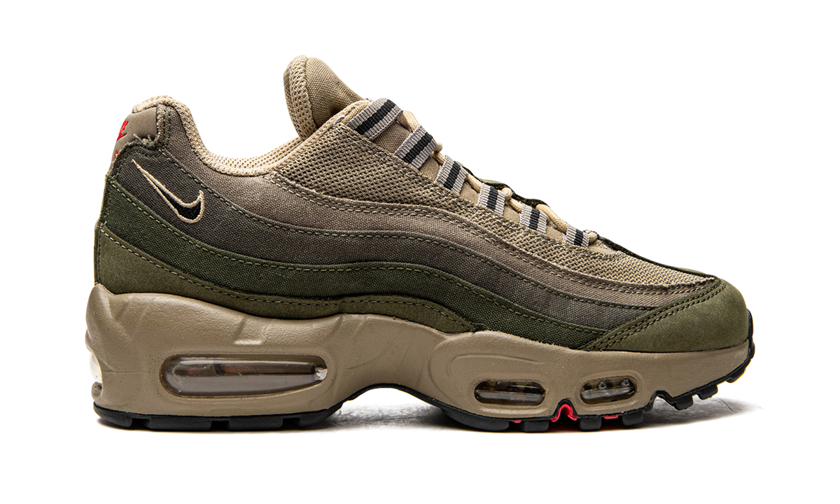 "Rough Green" Air Max 95 SE DQ8570 200 - product image from the listing.