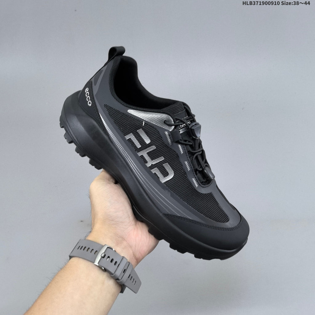 Men's ECCO Low-Top Outdoor Sneakers, Black or Off-White - product image from the listing.