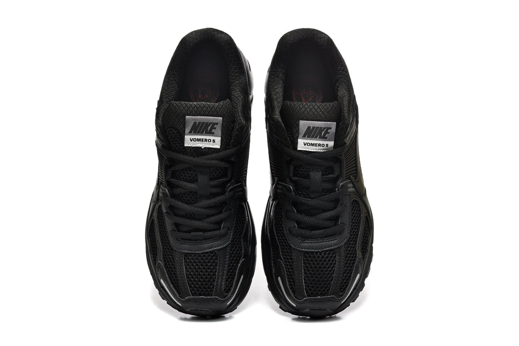 Nike Vomero 5 Black Running-Style Trainers - product image from the listing.