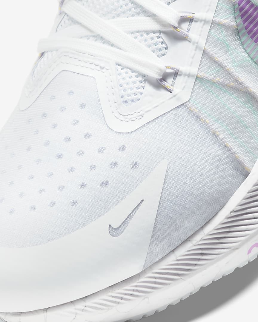 Nike Zoom Winflo 8 Running Shoes in White CW3421-102 - product image from the listing.