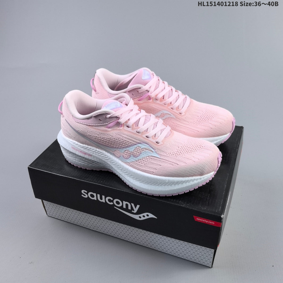 Saucony Triumph 21 Shoes for Running - product image from the listing.