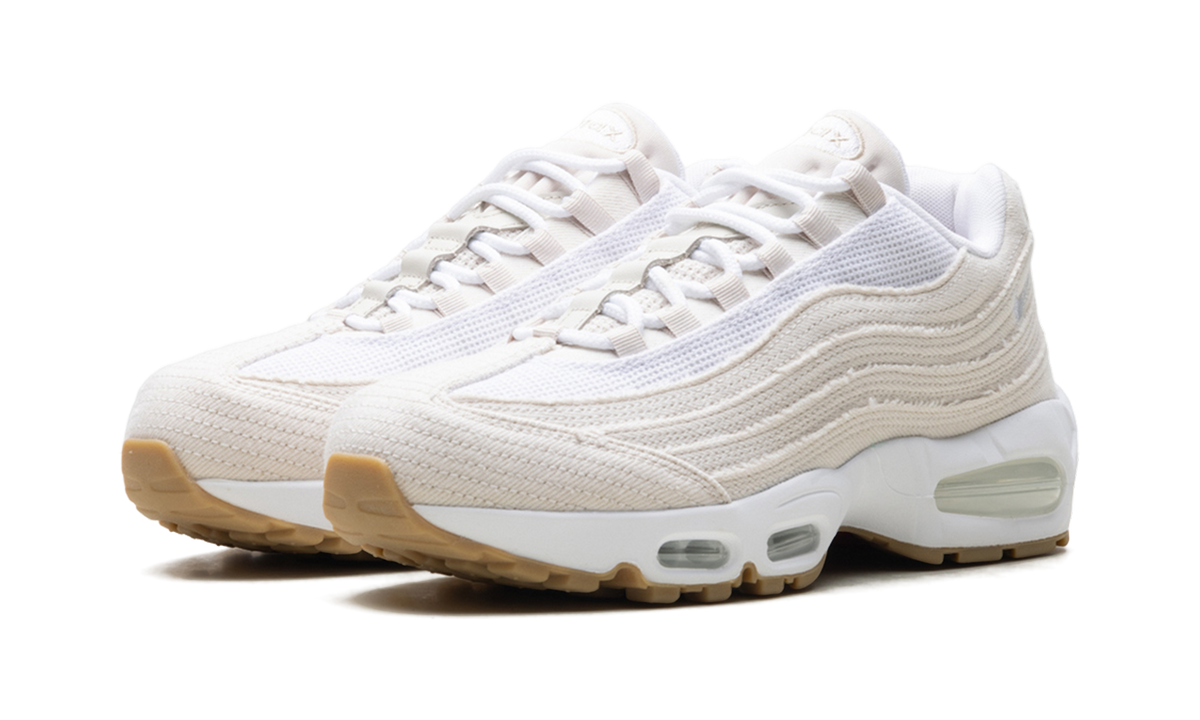 Light Orewood Brown" HM4743 100 - Air Max 95 OG "Levi's Denim - product image from the listing.