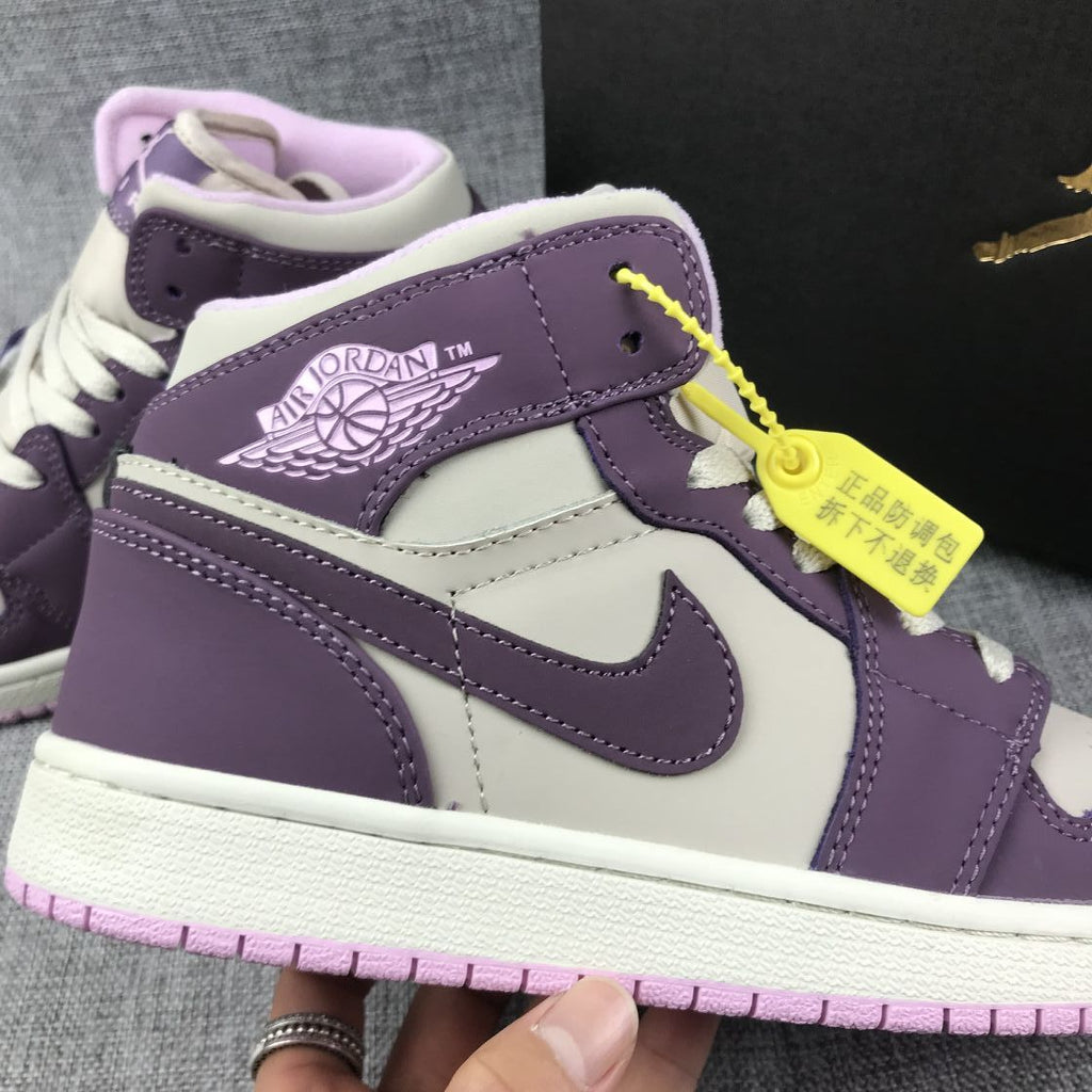 Air Jordan 1 Retro High OG Sneakers in White Purple - product image from the listing.