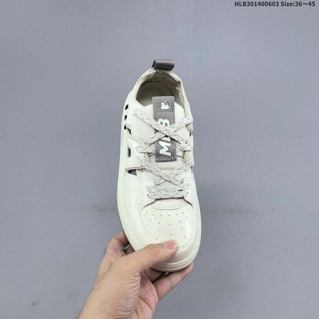MLB New York Yankees Platform Trainers in Off-White - product image from the listing.