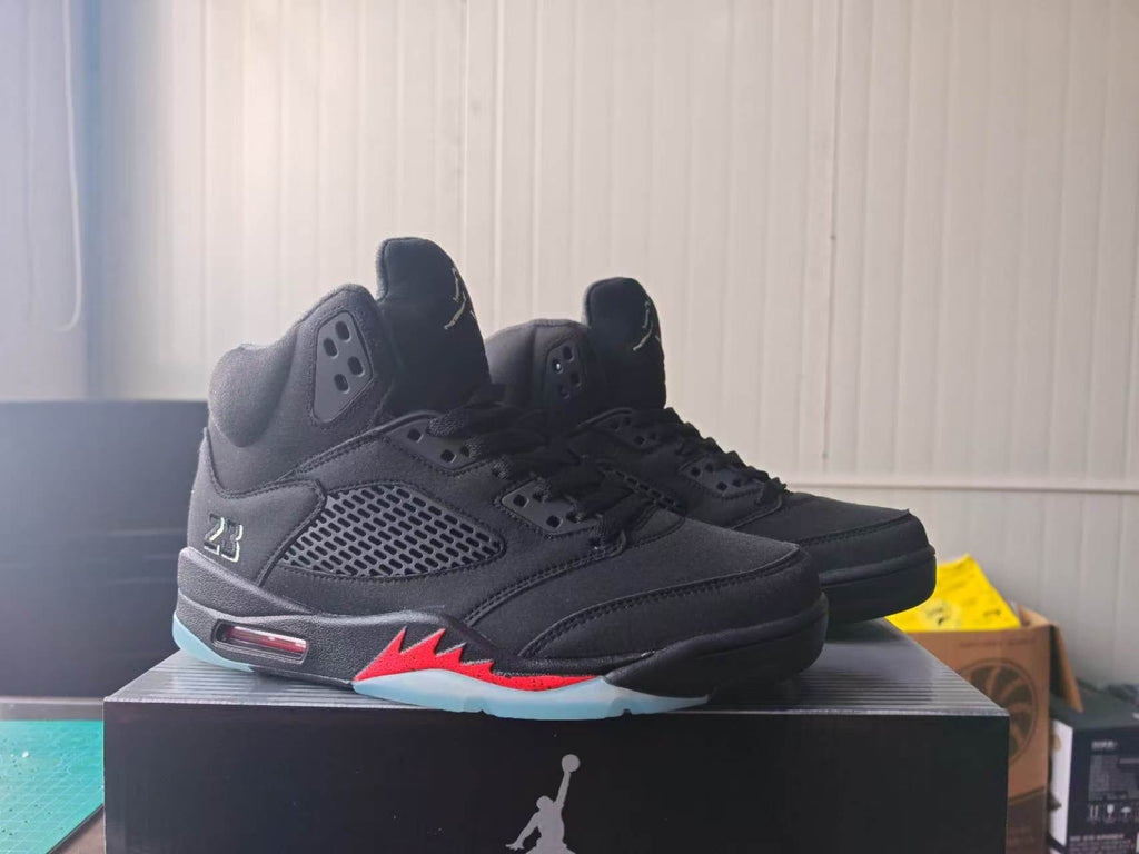"New Halloween" Air Jordan 5 - product image from the listing.