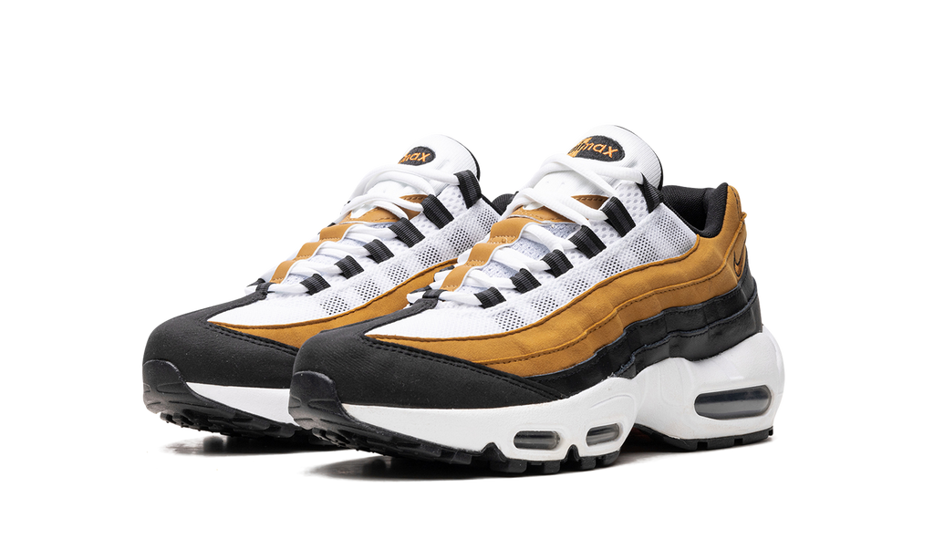 "Recraft" Nike Air Max 95 CJ3906 010 - product image from the listing.