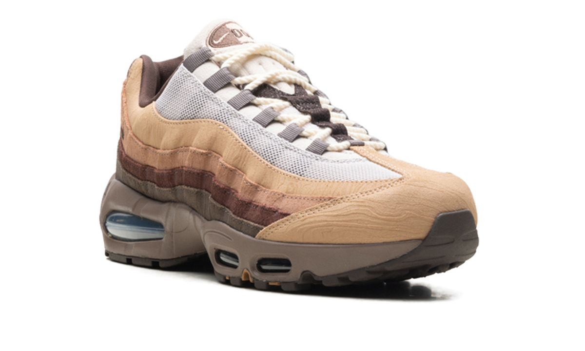 "Big Bubble Ducks of a Feather Oregon Ducks Lumber Yard" Air Max 95 IQ3988 001 - product image from the listing.