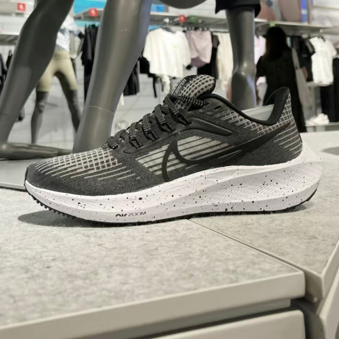 Nike Air Zoom Pegasus 39 in Black White Grey DH4072-005 - product image from the listing.