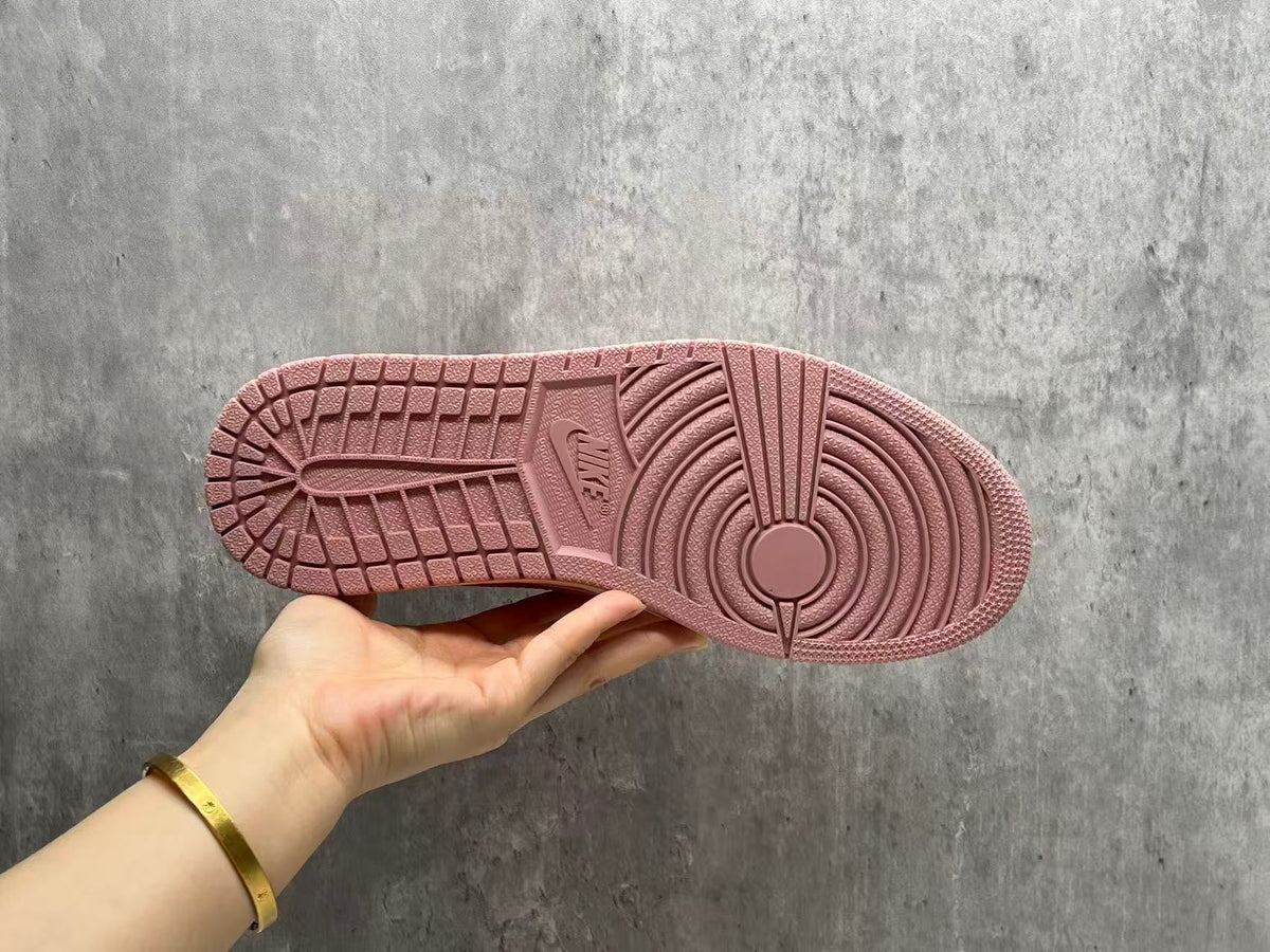 "Shy Pink" Travis Scott x Air Jordan 1 Low OG SP - product image from the listing.