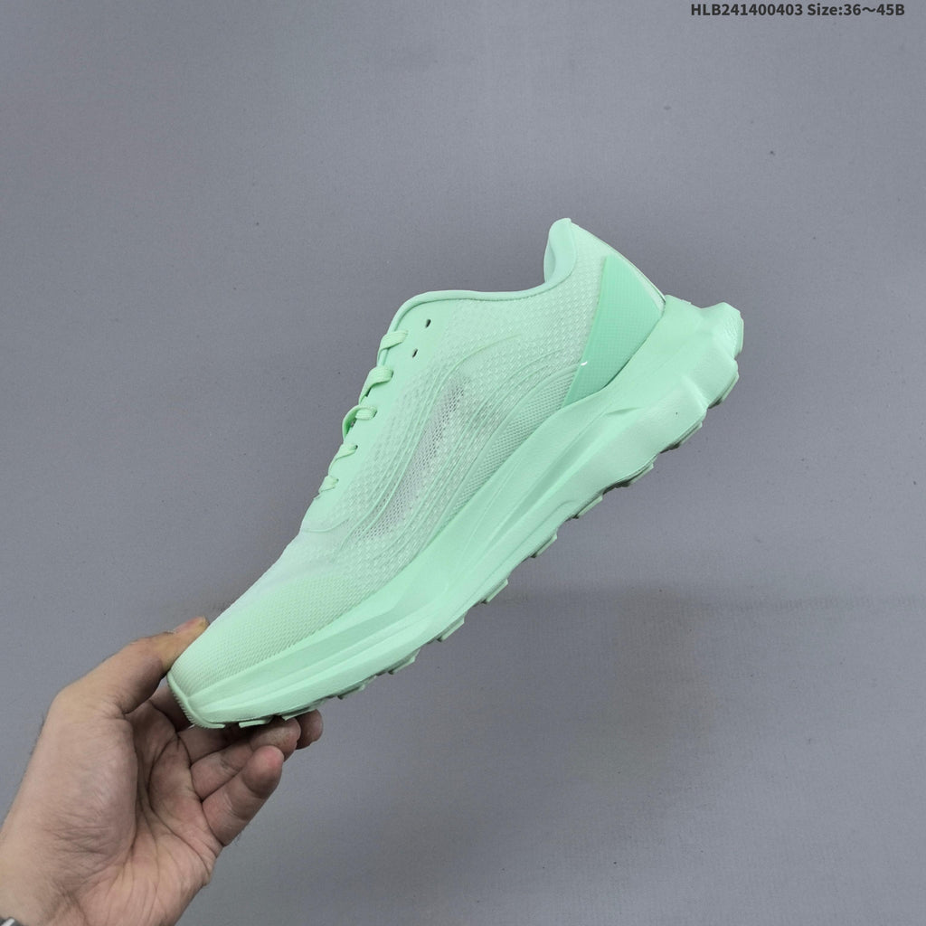 Mint Green Alo Yoga Alo Runner Low-Top Sneakers - product image from the listing.