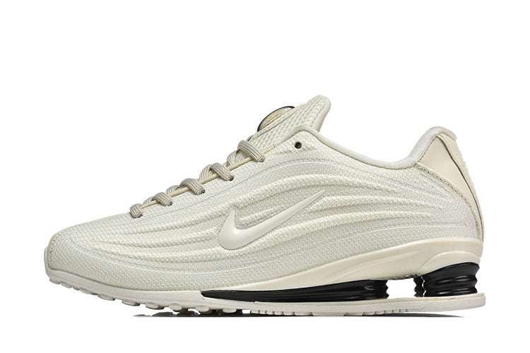 Nike Shox R4 Trainers in Off-White - product image from the listing.
