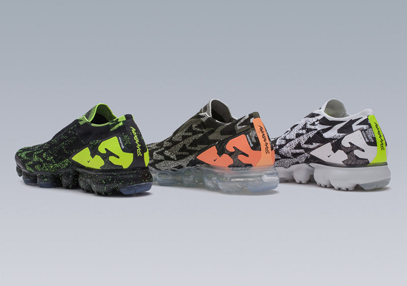 Nike Air VaporMax Moc 2 x ACRONYM in Black Coral AQ0996-102 - product image from the listing.