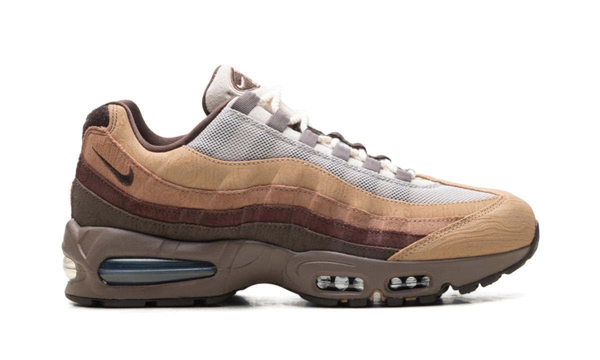 "Big Bubble Ducks of a Feather Oregon Ducks Lumber Yard" Air Max 95 IQ3988 001 - product image from the listing.