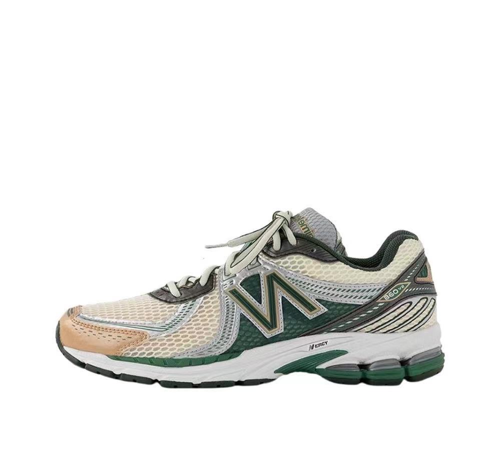 New Balance 860v2 ML860AL2 Sneakers for Running - product image from the listing.