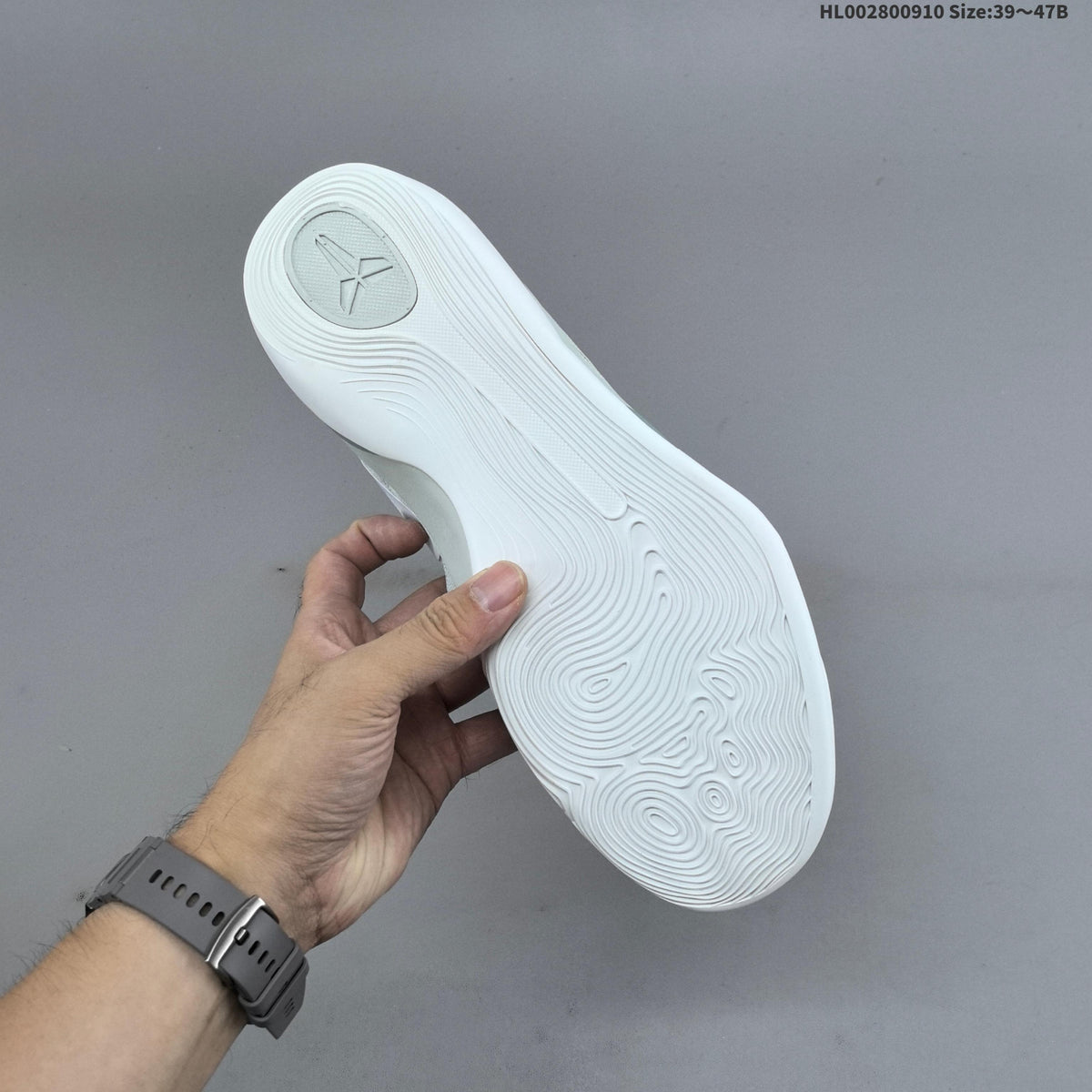 "Steam" Nike Kobe 9 Elite Low EM Basketball Shoes - product image from the listing.