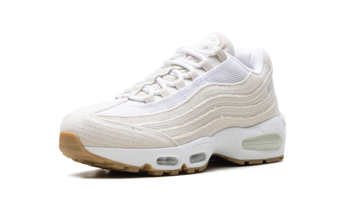Light Orewood Brown" HM4743 100 - Air Max 95 OG "Levi's Denim - product image from the listing.