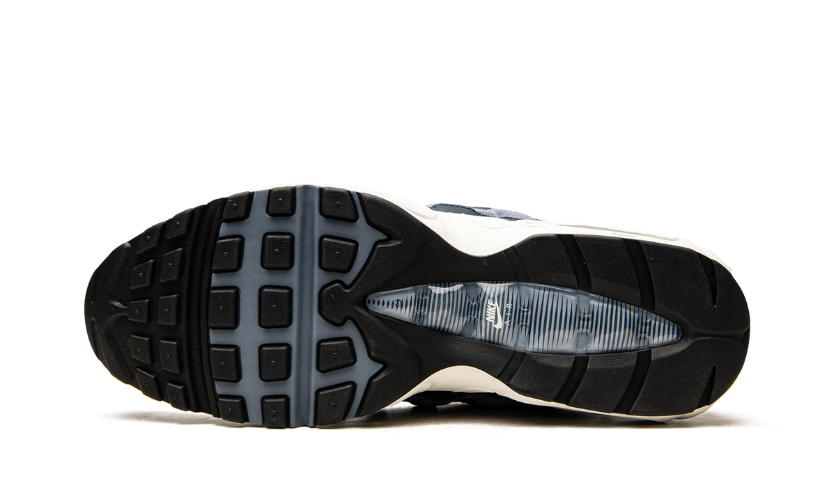 "Midnight Navy" Air Max 95 DC9412 400 - product image from the listing.