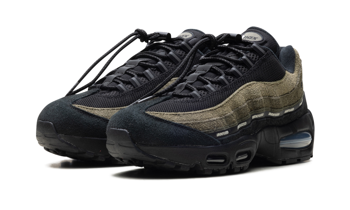 "Undefeated - Geo La Brea Medium Olive" Air Max 95 SP IB4523 200 - product image from the listing.