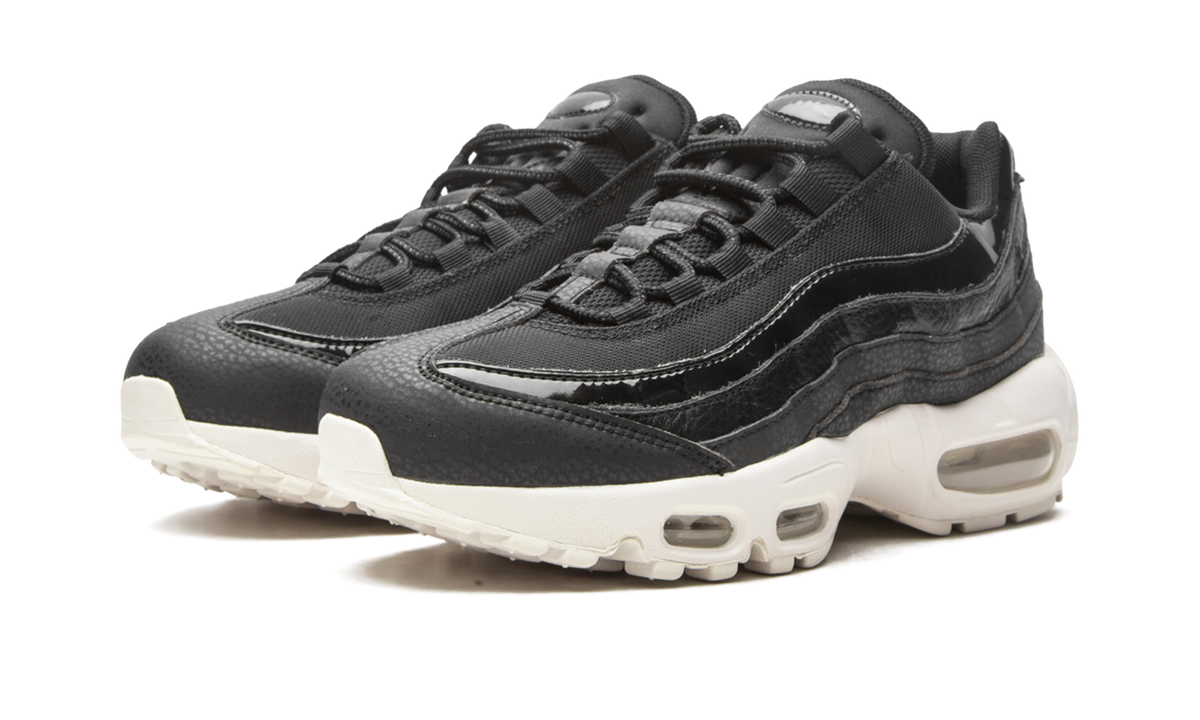 Women's AIR MAX 95 SE MNS "Black" AQ4138 001 - product image from the listing.