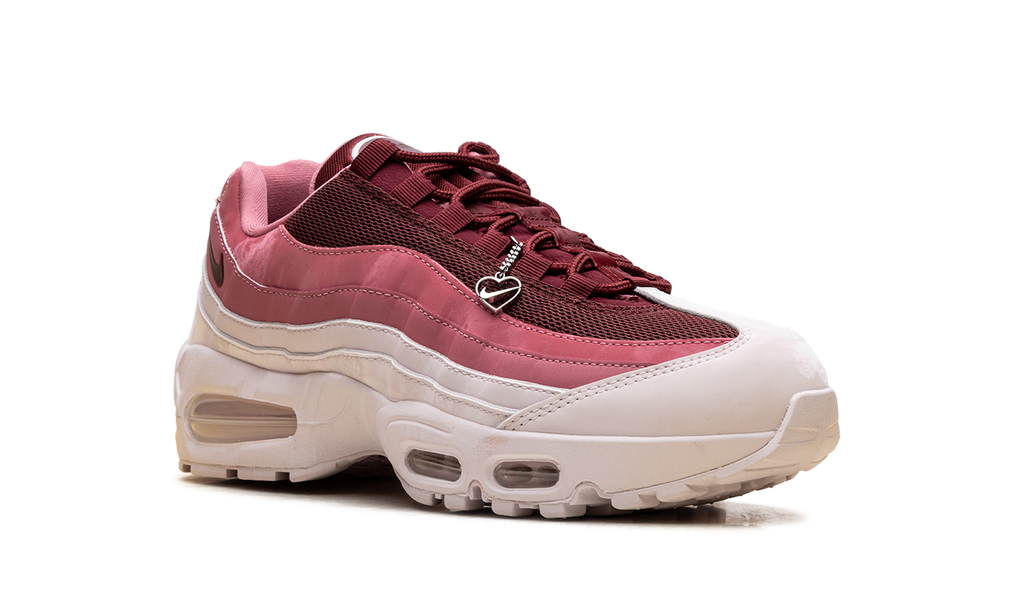 Women's Air Max 95 "Valentine's Day 2026" IB8155 600 - product image from the listing.