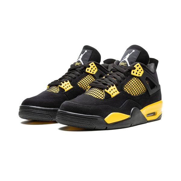 "Thunder 2023" AIR JORDAN 4 RETRO - product image from the listing.