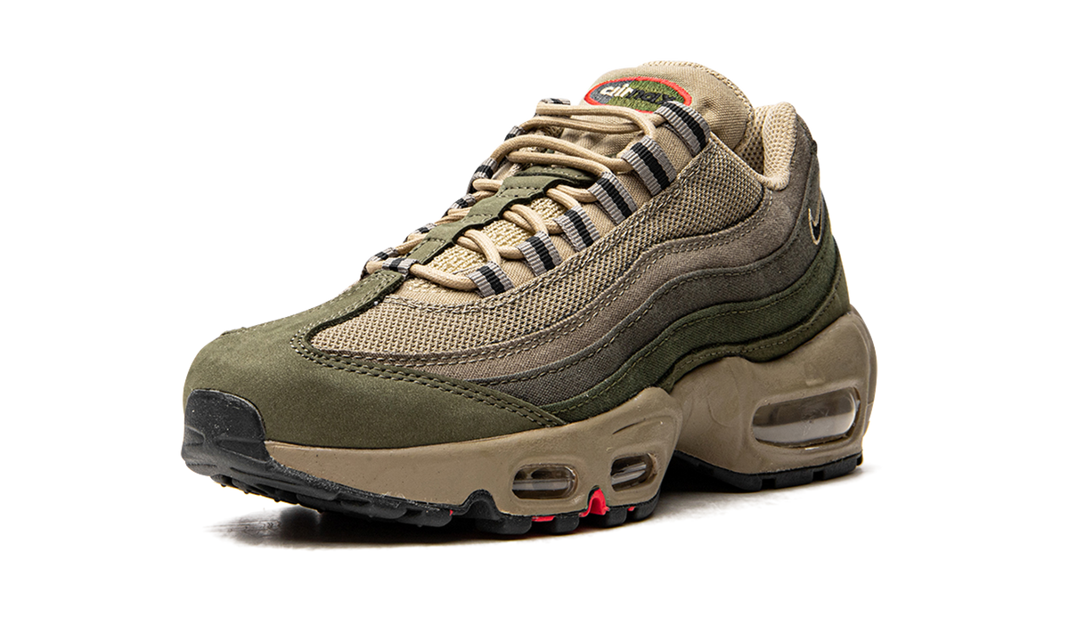 "Rough Green" Air Max 95 SE DQ8570 200 - product image from the listing.